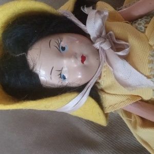 Collectible Vintage Storybook  Bisque  Frozen Legs Yellow As IS